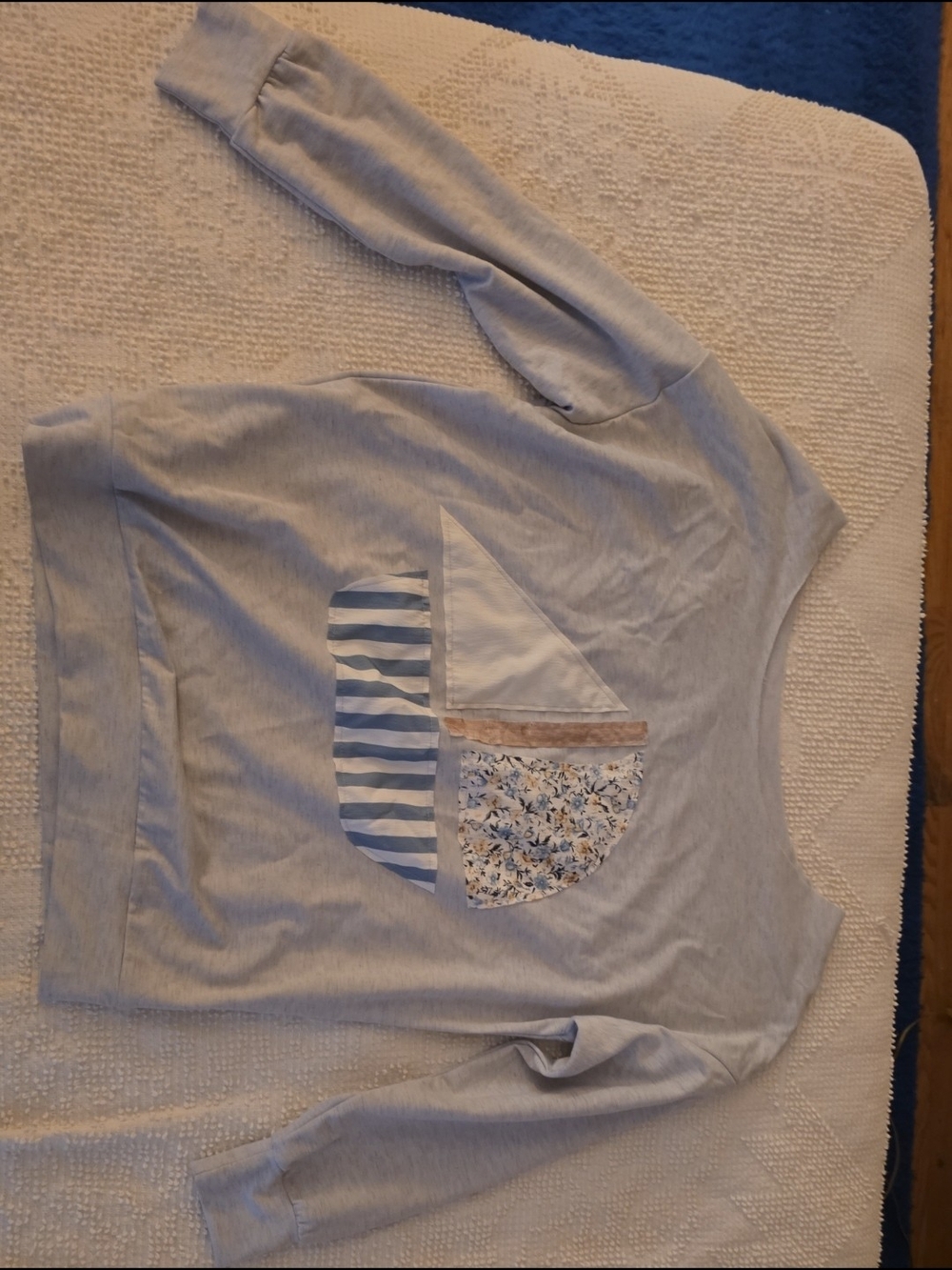 Womens' Light Gray Sailboat Appliqué Sweatshirt